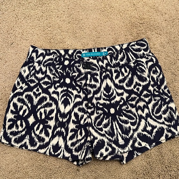 Tori Richard Navy Patterned Shorts Size 0 - Picture 1 of 3